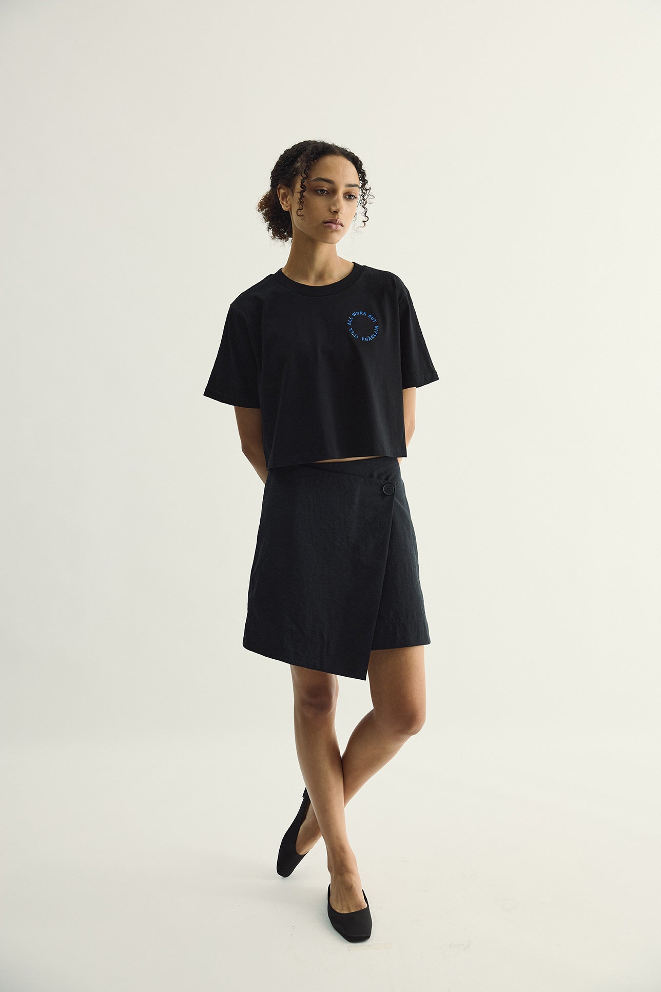 Circle Crop Tee- Black