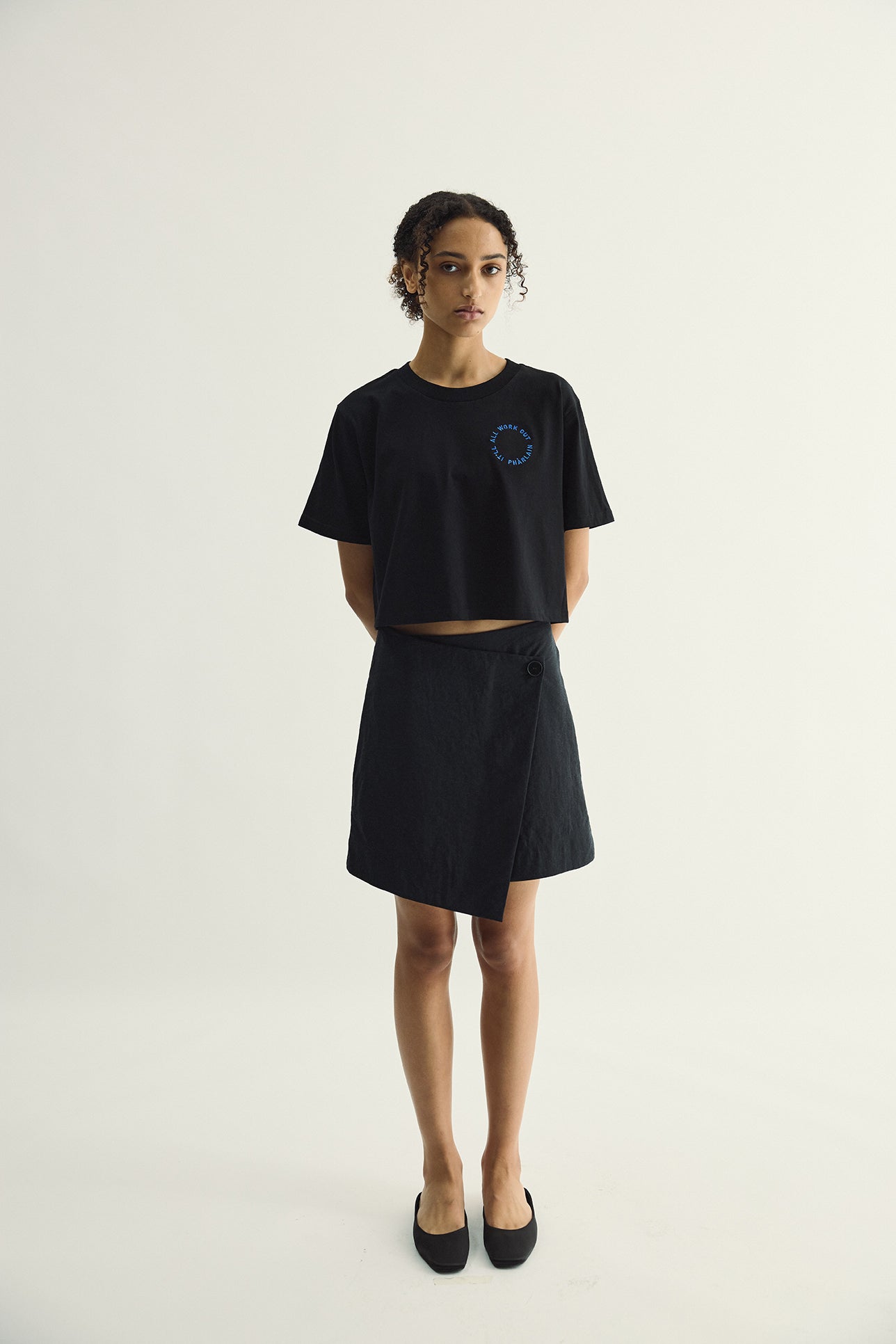 Circle Crop Tee- Black