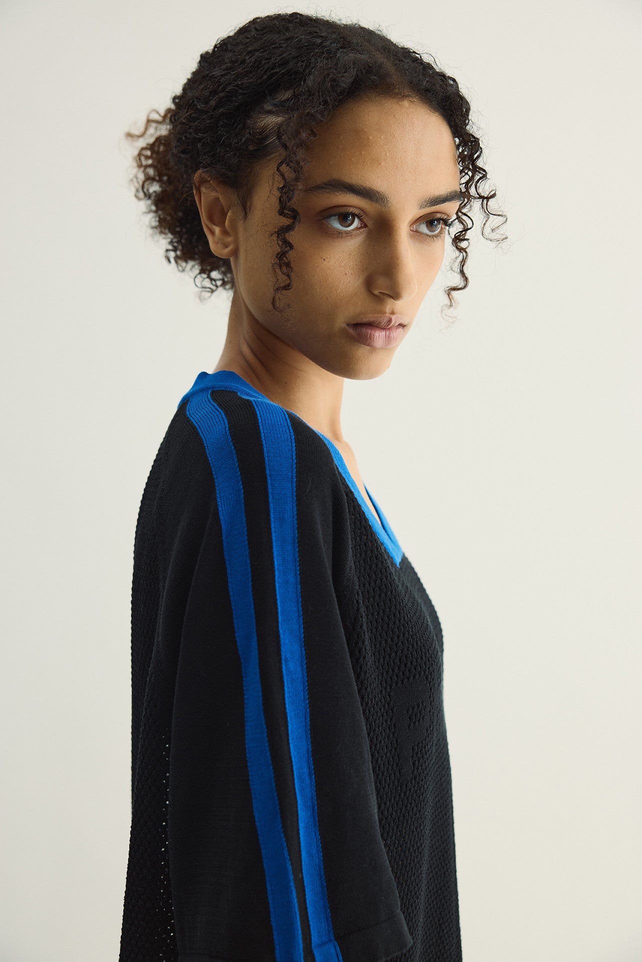 Game Top - Black / Electric Blue